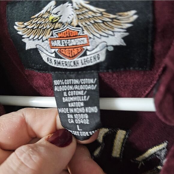 Harley Davidson cropped button down in a burgundy color with gold embroidery - Picture 2 of 3